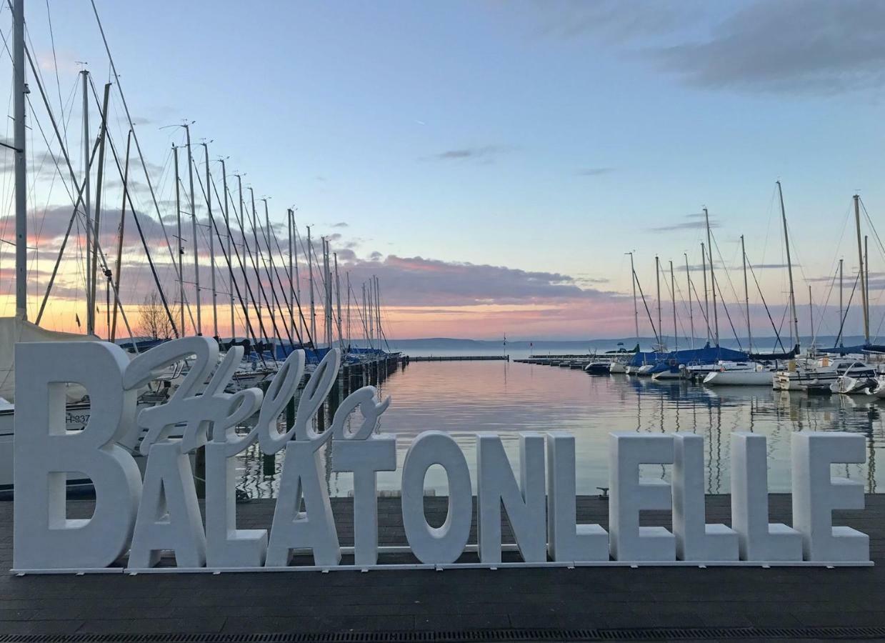 Szines Panoráma Apartman Balatonlelle Exterior foto